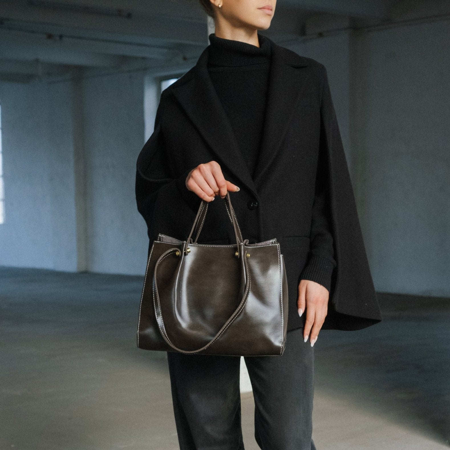 Elegant Handbag - Faux Leather - Chic Style - Perfect for Any Occasion