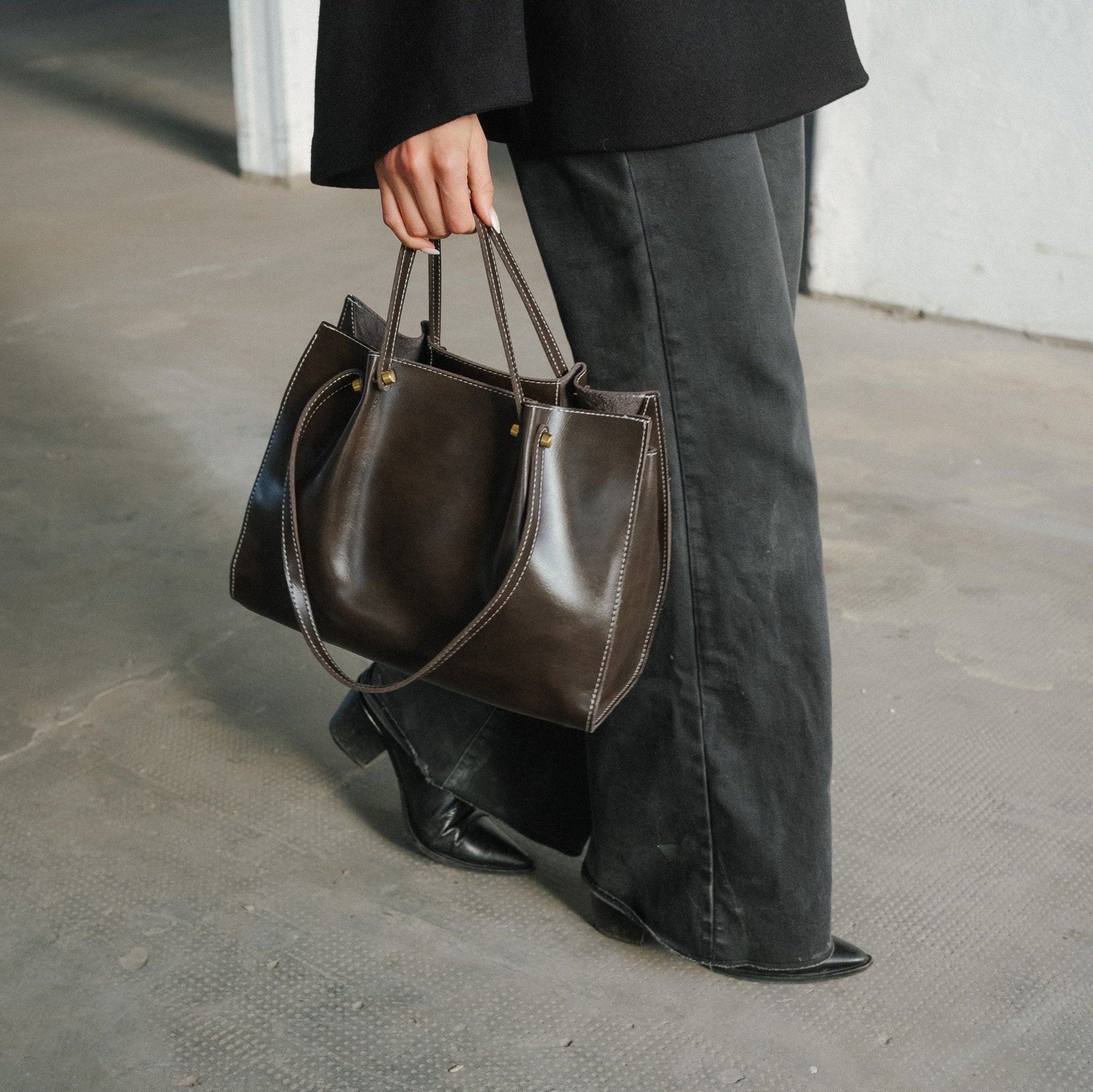 Elegant Handbag - Faux Leather - Chic Style - Perfect for Any Occasion