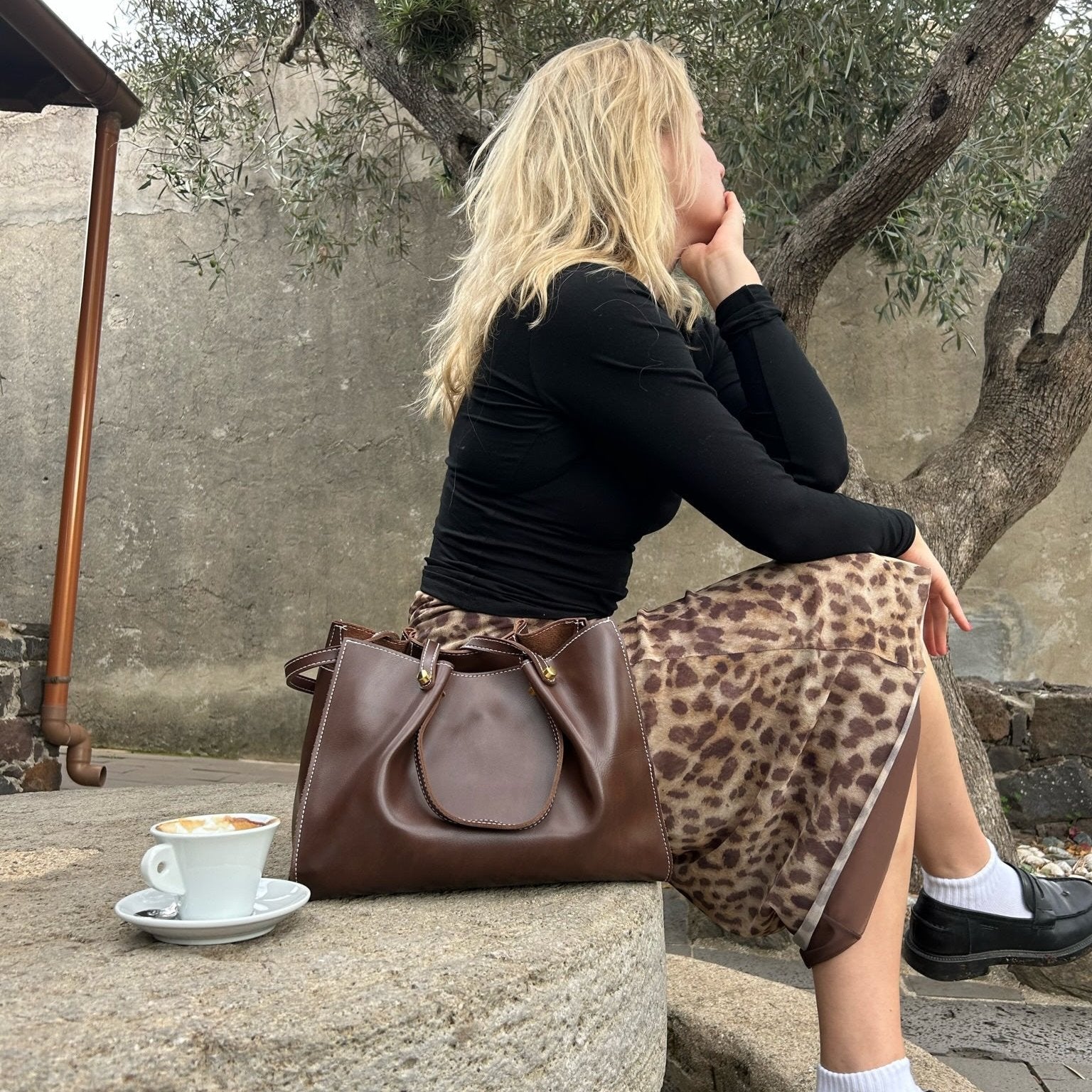 Elegant Handbag - Faux Leather - Chic Style - Perfect for Any Occasion