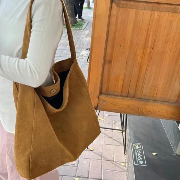 Chic Tote Bag - Durable Canvas - Stylish Everyday Essential