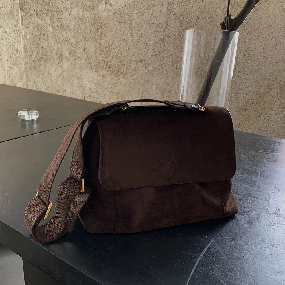 Casual Bag - Stylish and Versatile - Durable Material - Everyday Essential