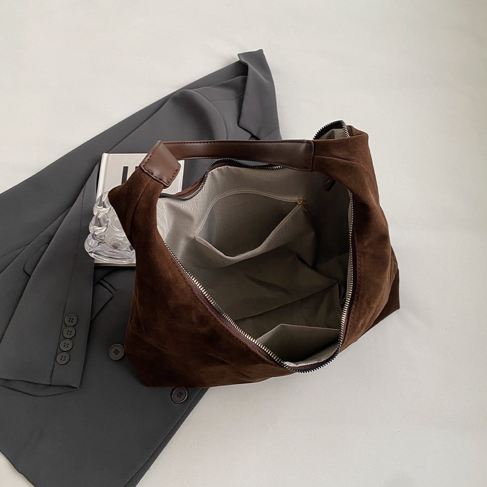 Stylish Zipped Bag - Durable Material - Perfect Everyday Accessory