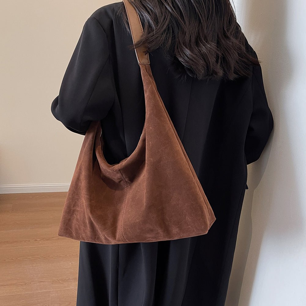 Stylish Zipped Bag - Durable Material - Perfect Everyday Accessory
