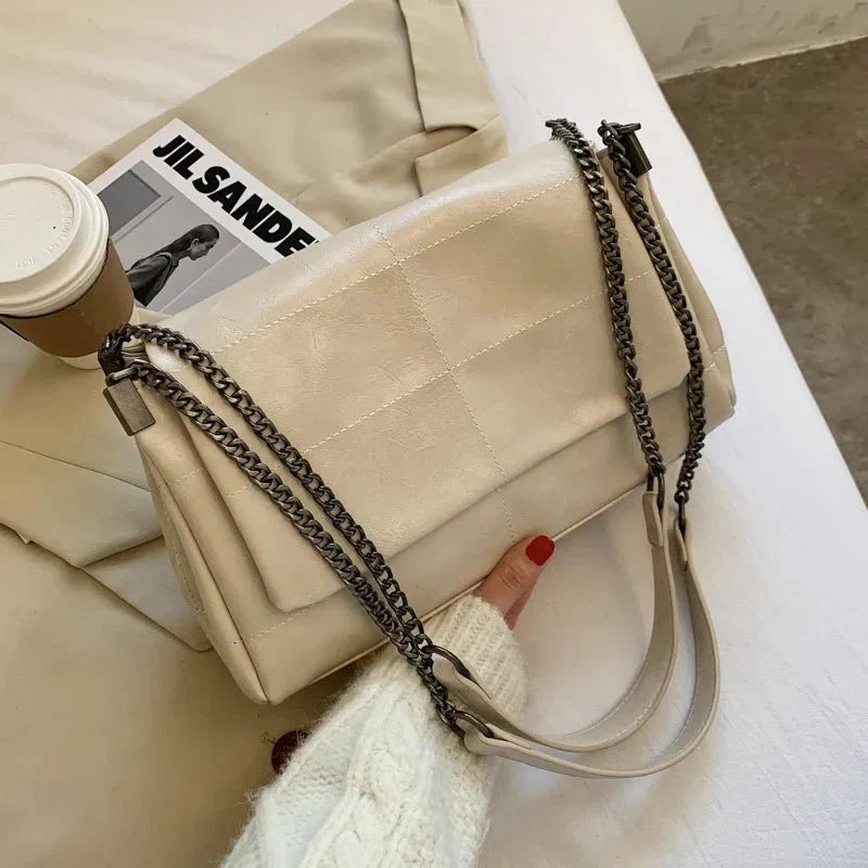 Shoulder Bag - Stylish Design - Durable Material - Perfect for Everyday Use