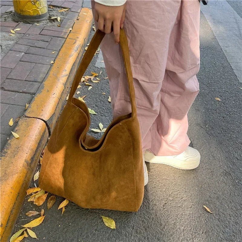Chic Tote Bag - Durable Canvas - Stylish Everyday Essential