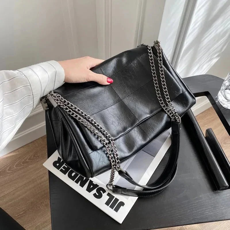 Shoulder Bag - Stylish Design - Durable Material - Perfect for Everyday Use