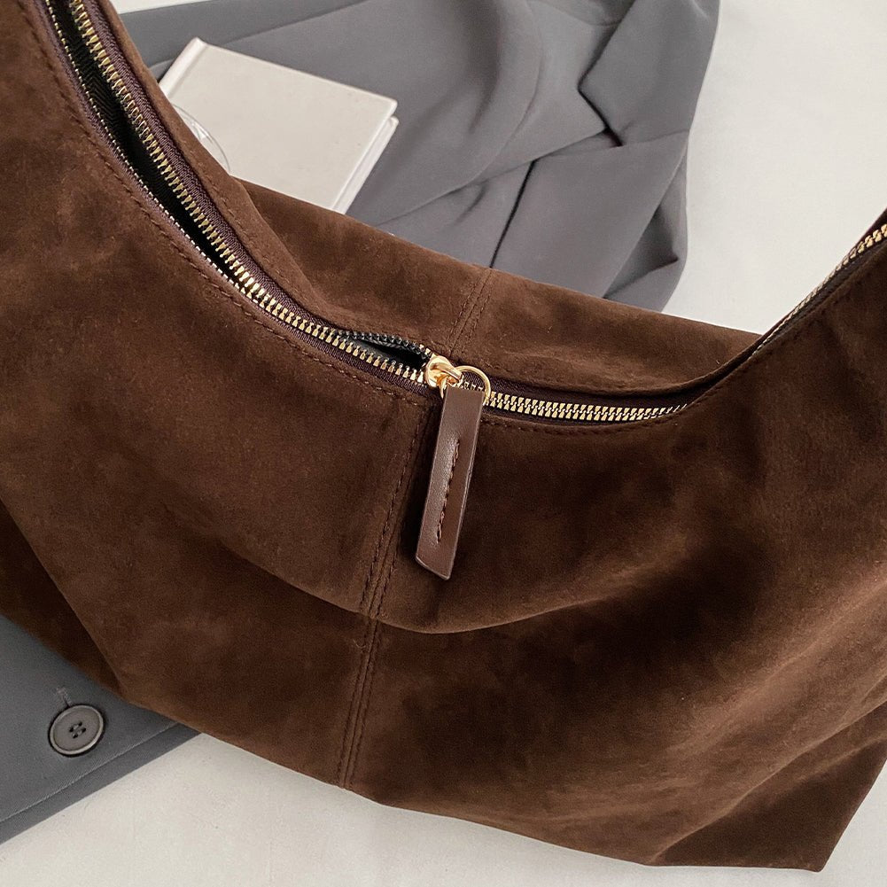 Stylish Zipped Bag - Durable Material - Perfect Everyday Accessory
