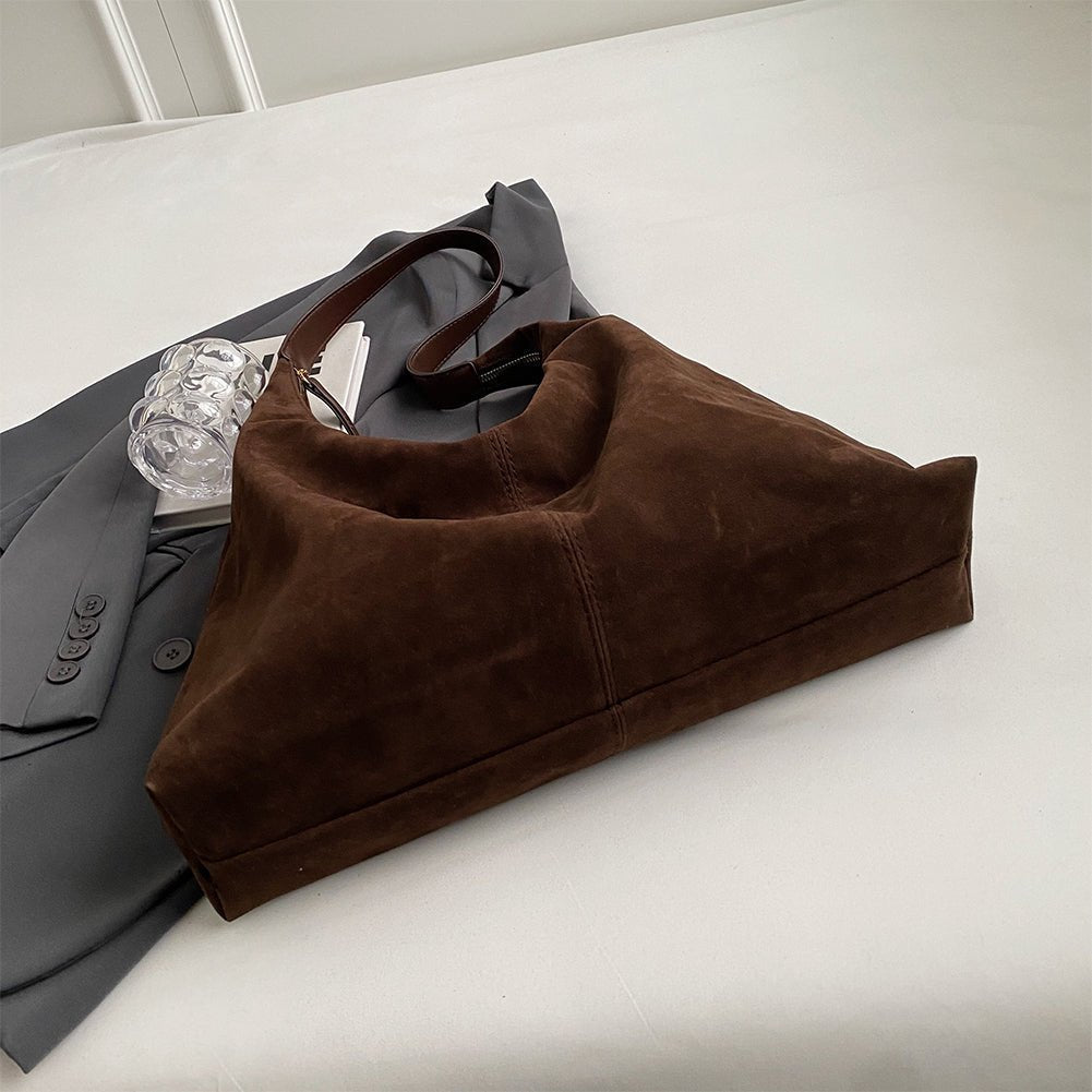 Stylish Zipped Bag - Durable Material - Perfect Everyday Accessory